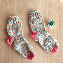 手編み靴下・レインボー3 1枚目の画像