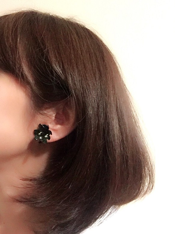 【免費送貨至1月25日】迷你繡球花豐富的耳環·耳環 第1張的照片