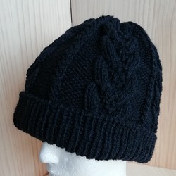 ニット帽（黒、ケーブル模様B）毛100％ 1枚目の画像
