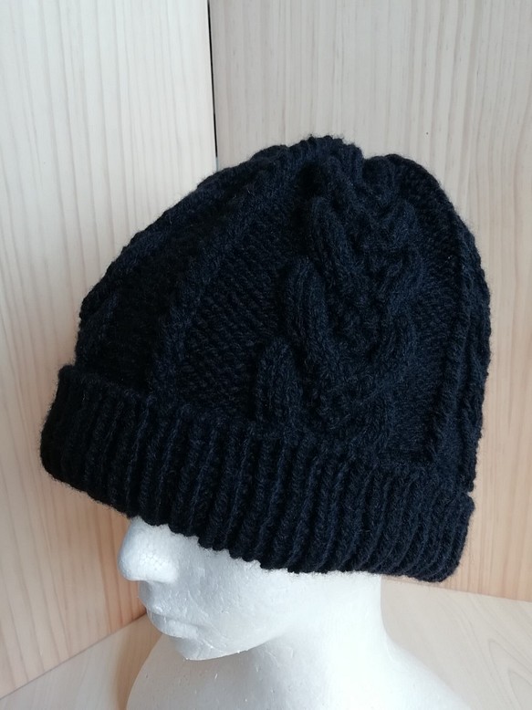 ニット帽（黒、ケーブル模様B）毛100％ 1枚目の画像