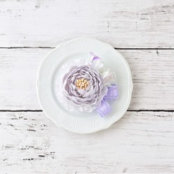 淡い紫のお花のコサージュ 1枚目の画像