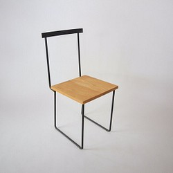 椅子（素朴）　ダイニング　タモ無垢板　背もたれ鉄　 1枚目の画像