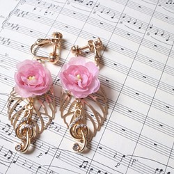 耳環（刺穿）櫻花的玫瑰和G譜號 第1張的照片