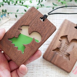 木製パスケース【リス】ウォールナット 1枚目の画像