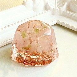ダイヤモンド型 ローズクォーツオルゴナイト　美しい生き方をサポートするストーン 1枚目の画像