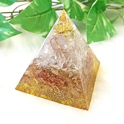 【金運UP】ピラミッド型(大)　オルゴナイト　シトリン＆サンストーン 1枚目の画像