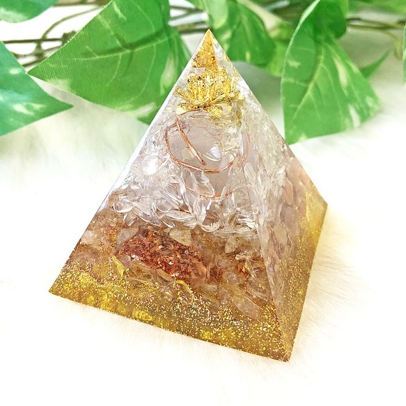 【金運UP】ピラミッド型(大)　オルゴナイト　シトリン＆サンストーン 1枚目の画像