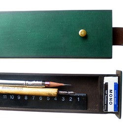 tomori のmono消しゴムのための筆箱（ふでばこ）　緑色（アンティーク調） 1枚目の画像