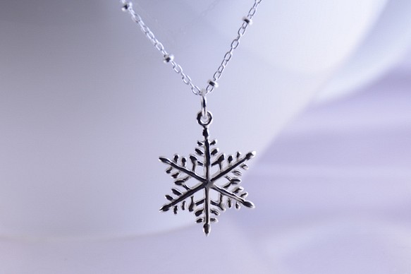 雪の結晶ネックレス スノーフレークネックレス 魅力的な価格 最新作