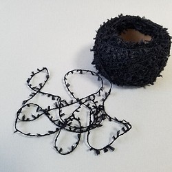 B312「ミニリボンヤーン(ブラック)」素材糸　引き揃え糸 1枚目の画像