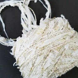 ①A730｢ホワイトゴールドフラワー(2)」引き揃え糸　素材糸 1枚目の画像