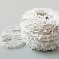 ②A181「ホワイトオーロラ」素材糸　引き揃え糸 1枚目の画像