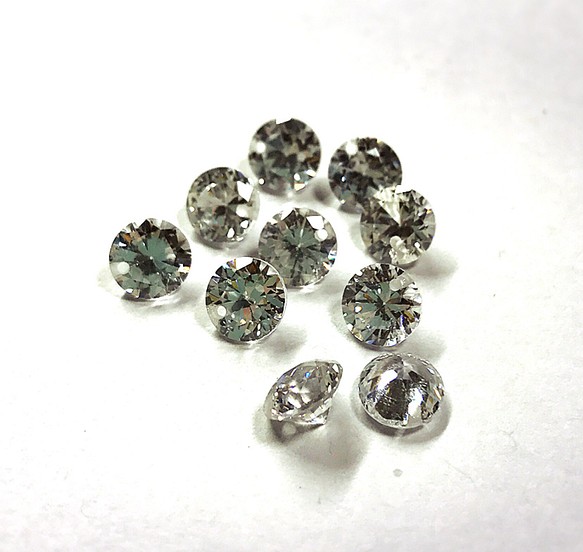 穴開け済 【10個】ガラスのダイヤモンド  高級ジルコン石 1枚目の画像