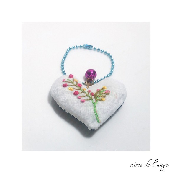 no.480 - flower embroidery ＊ heart charm④ 1枚目の画像