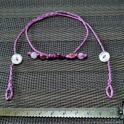 伸縮マスクチェーン紫　ローズクォーツ  ストロベリークォーツ　マクラメ　四つ編み　ワックスコード 1枚目の画像