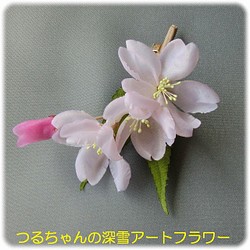 薄花桜のコサージュ葉付き 1枚目の画像