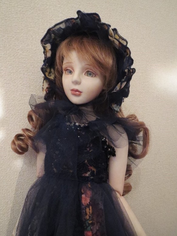 創作球体関節ビスクドール人形　紺色のドレスの女の子 1枚目の画像