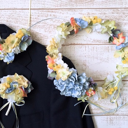 初夏花冠 手腕花束和胸花套裝新娘頭飾アヴェック ラ フルール的作品 Creemaー來自日本的手作 設計購物網站
