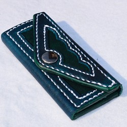 切り抜き模様のキーケース（青×緑）：本革：手縫い：手染め 1枚目の画像