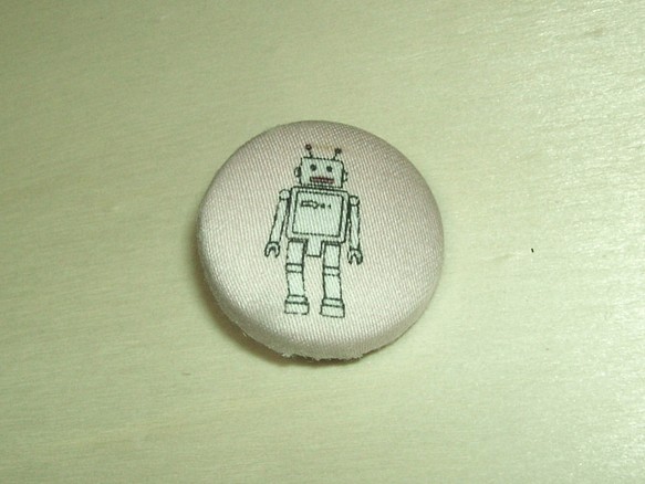「ロボットpink」柄のブローチ帯留め（φ25㎜） 1枚目の画像