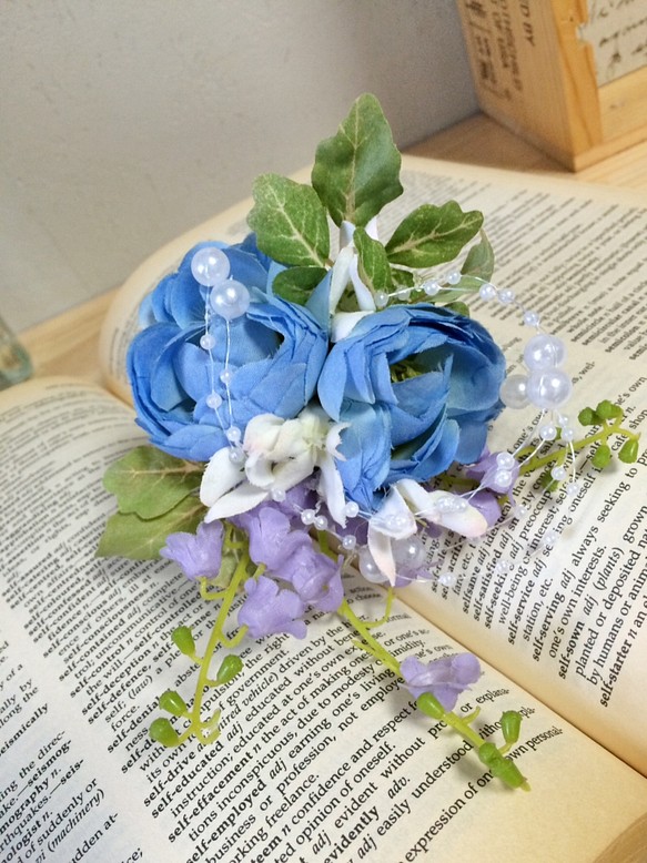 ジャスミンとサムシングブルーの髪飾り【造花】入・卒業式。パーティーに！ 1枚目の画像