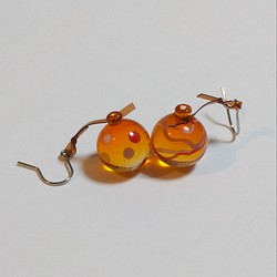 ガラスのヨーヨー耳飾りオレンジペア 1枚目の画像