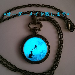 オーダーメイド☆光る蝶と黒猫の懐中時計ネックレス レジンオーダーメイド 蓄光 1枚目の画像