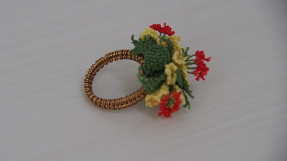 縫い針で編むお花のリング 1枚目の画像