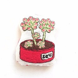 乙女心の刺繍ブローチ(チャーム変更可)ピンク缶 1枚目の画像