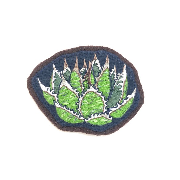 アガベ ホリダの刺繍ブローチ 1枚目の画像