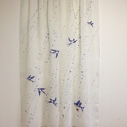 空を舞い飛ぶ燕さん・暖簾&カーテン 1枚目の画像