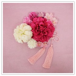 お花結びタッセルとフューシャピンクのお花の髪飾り 1枚目の画像