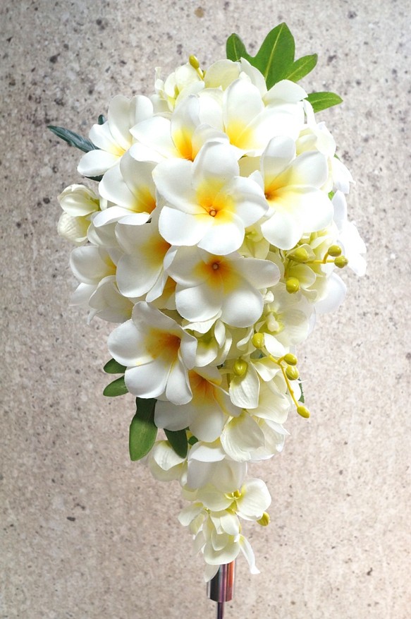 雞蛋花和迷你蘭花半層疊花束 人造花 胸花套裝捧花hanasakie 的作品 Creemaー來自日本的手作 設計購物網站