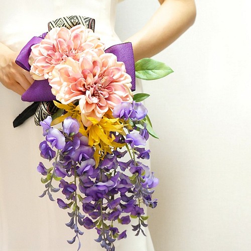 紫色紫藤花 三文魚粉色大麗花花束 連衣裙捧花hanasakie 的作品 Creemaー來自日本的手作 設計購物網站