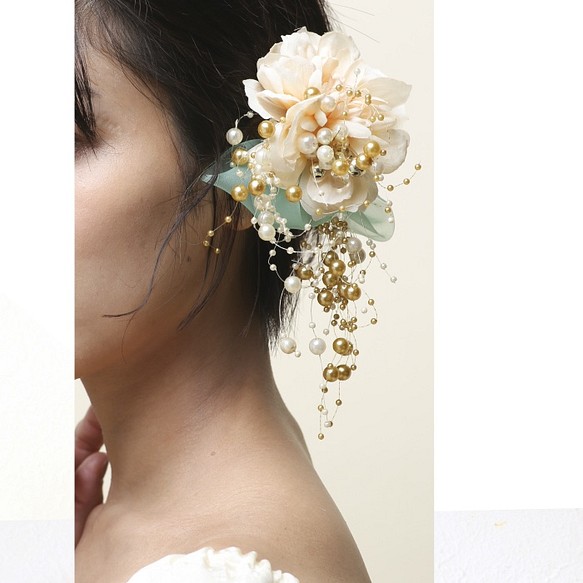 【 送料無料 】ソフトオレンジダリアとチラチラパールの髪飾り 造花 ウェデイング プレ花嫁 1枚目の画像