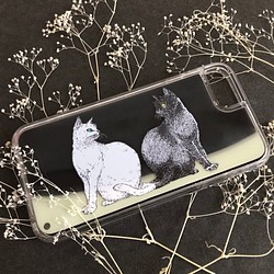 【受注生産】白猫と黒猫　サンドアートiPhoneケース 1枚目の画像