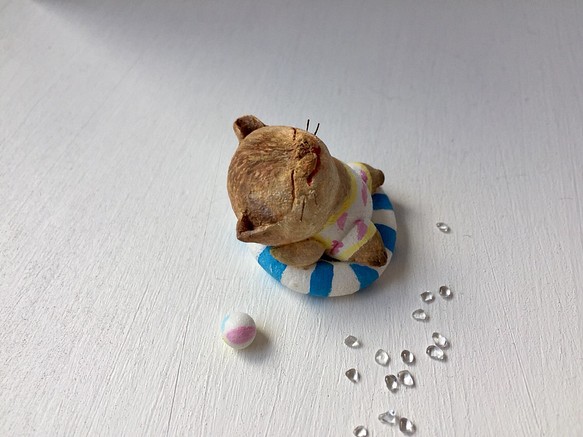 浮き輪猫さん〜キジトラ〜 1枚目の画像
