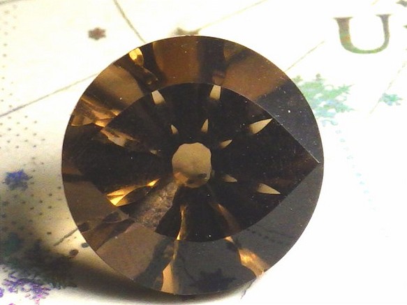 スモーキークォーツ（10mm・特殊カット：目玉） 1枚目の画像