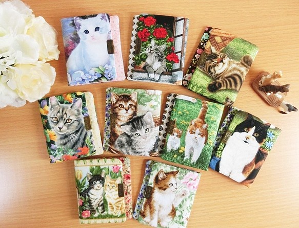 9種・お花猫柄二つ折りパスケース2／キーケース・はんぱ布雑貨 1枚目の画像