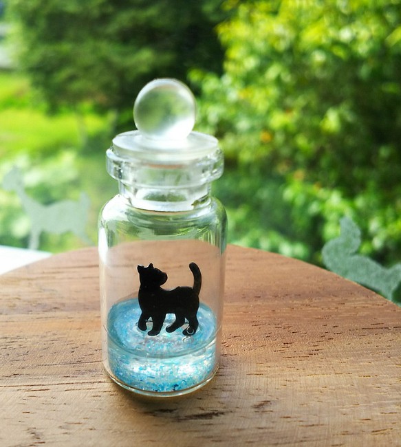 黒猫さんのガラスボトル 1枚目の画像