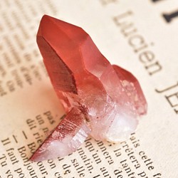 レッドヘマタイト・クォーツ　赤水晶　レコードキーパー　モロッコ産　18.4ｇ/ 鉱物・ポイント水晶 1枚目の画像