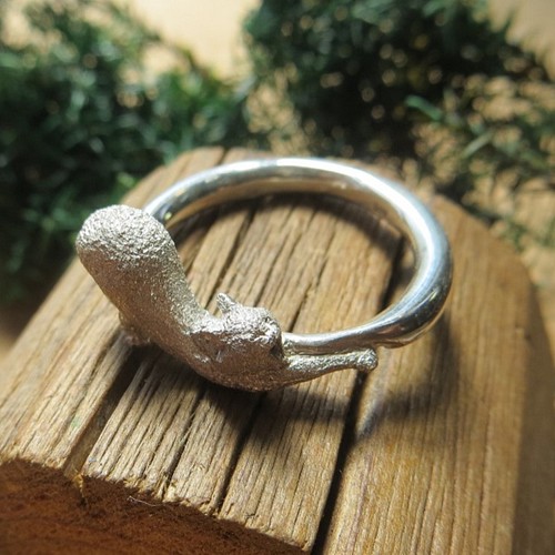 純銀 猫の指輪 ハンドメイド 彫金-
