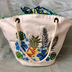 トロピカル刺繍と輸入生地の大きめバッグ 1枚目の画像