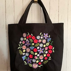 再販　花ハート刺繍のトートバッグ 1枚目の画像