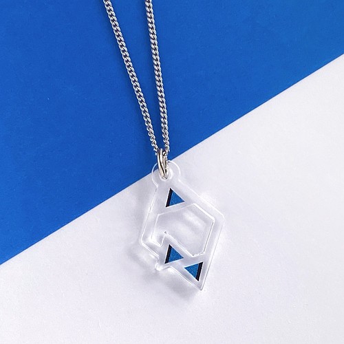 Rhombus Blue ネックレス アクリルアクセサリー ユニーク 三角 個性的 かっこいい ひし形 青 きれい ネックレス ペンダント Strangecapsule 通販 Creema クリーマ ハンドメイド 手作り クラフト作品の販売サイト