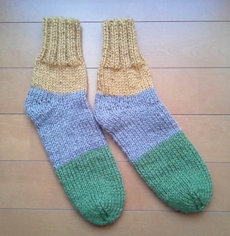 あったか手編靴下　黄　×　薄茶（霜降り）×　緑（霜降り） 1枚目の画像