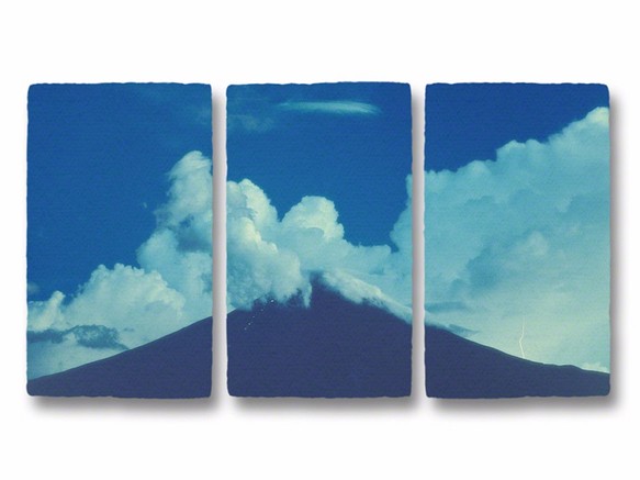 和紙の立体アートパネル「夕暮れの入道雲と世界遺産富士山と雷」(28x48cm)おしゃれなインテリアアートのプレゼント 1枚目の画像