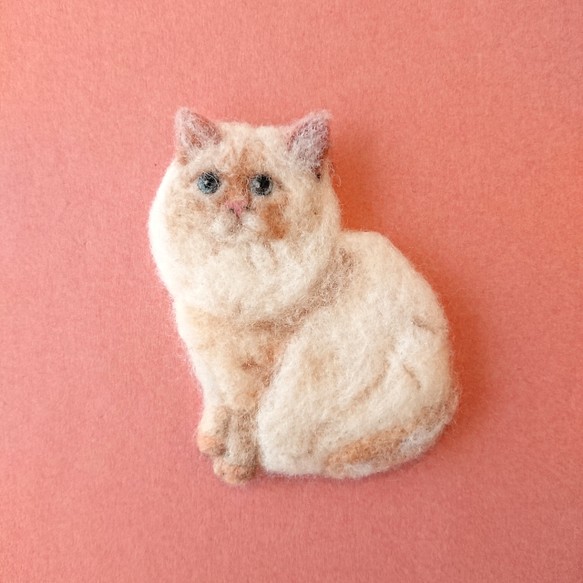 [送料無料]羊毛フェルトの優雅な猫のブローチ　**一点物** 1枚目の画像