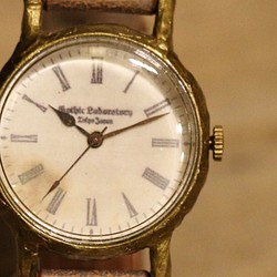 アンティークのようなローマ数字の腕時計「クラシックリストウォッチ Lサイズ」 1枚目の画像