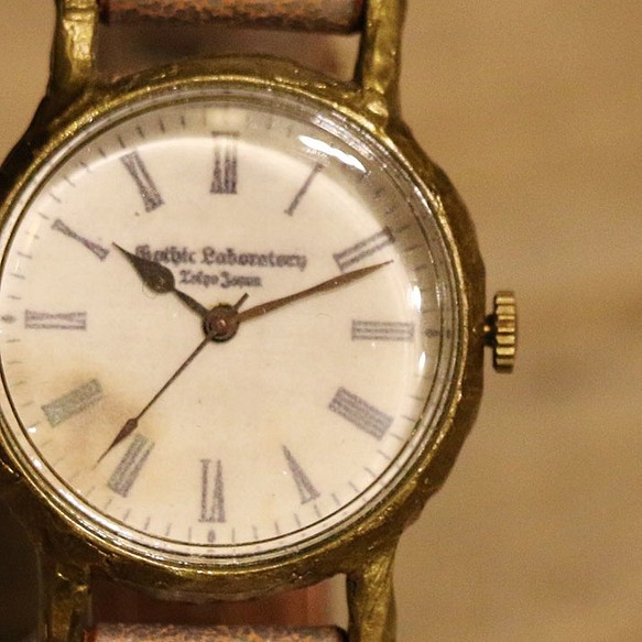 アンティークのようなローマ数字の腕時計「クラシックリストウォッチ Lサイズ」 1枚目の画像